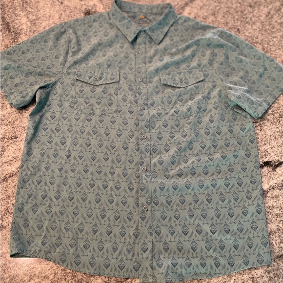 Mountains & Isles | Large | Moisture Wicking | Casual Button Down - Picture 3 of 15